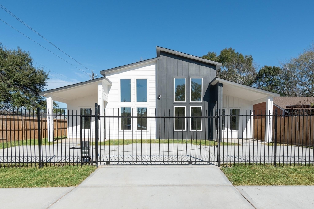 5903 Doolittle Boulevard - Photo 0
