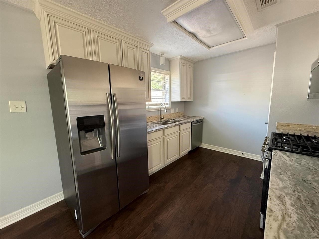9260 Josey Street - Photo 6