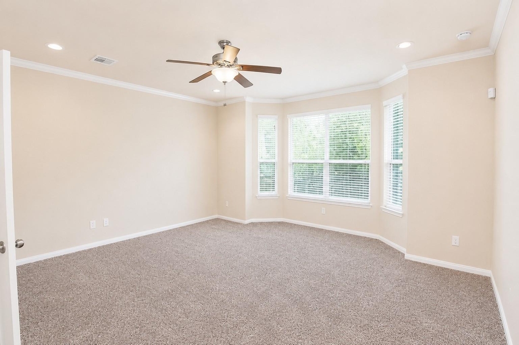 3801 Happy Hollow Drive - Photo 7