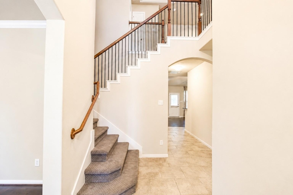 3801 Happy Hollow Drive - Photo 11