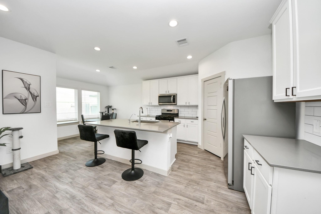 7706 Caspian Ranch Drive - Photo 2