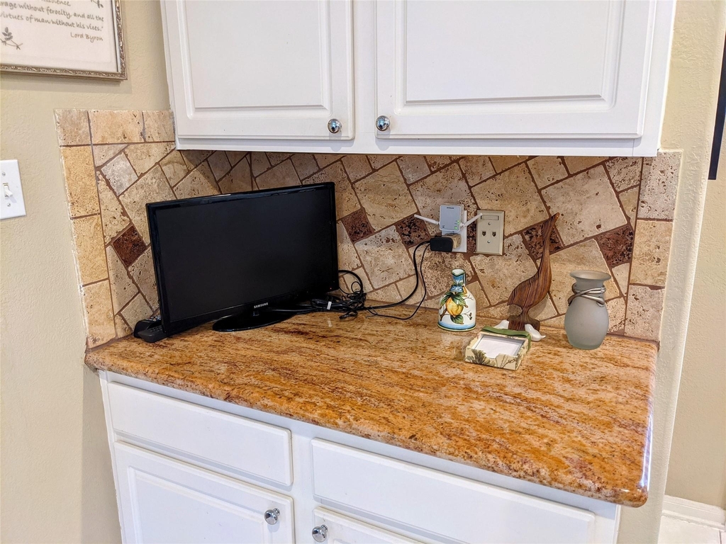 10114 Crescent Bluff Lane - Photo 8