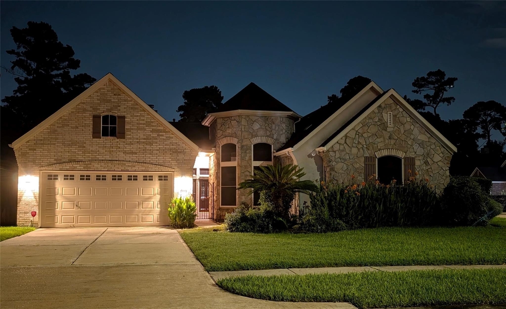 10114 Crescent Bluff Lane - Photo 0