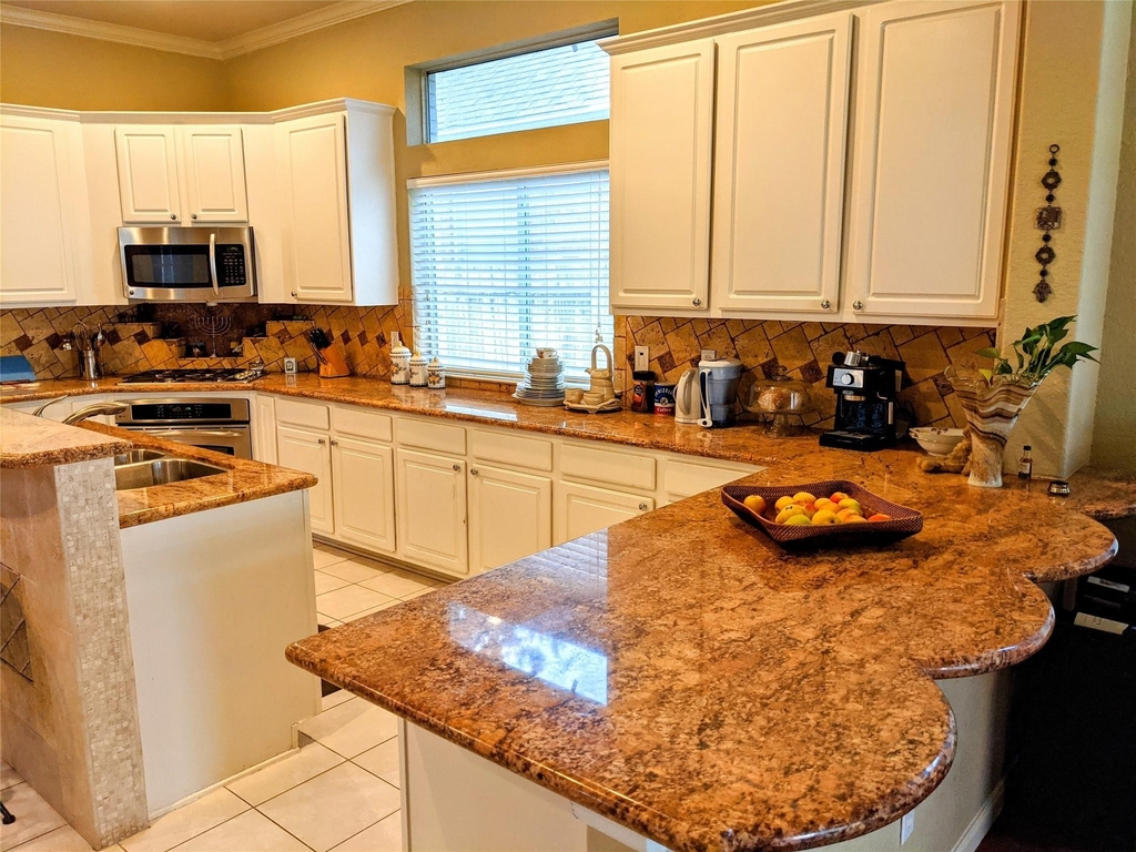 10114 Crescent Bluff Lane - Photo 5
