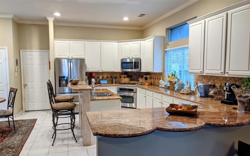 10114 Crescent Bluff Lane - Photo 2