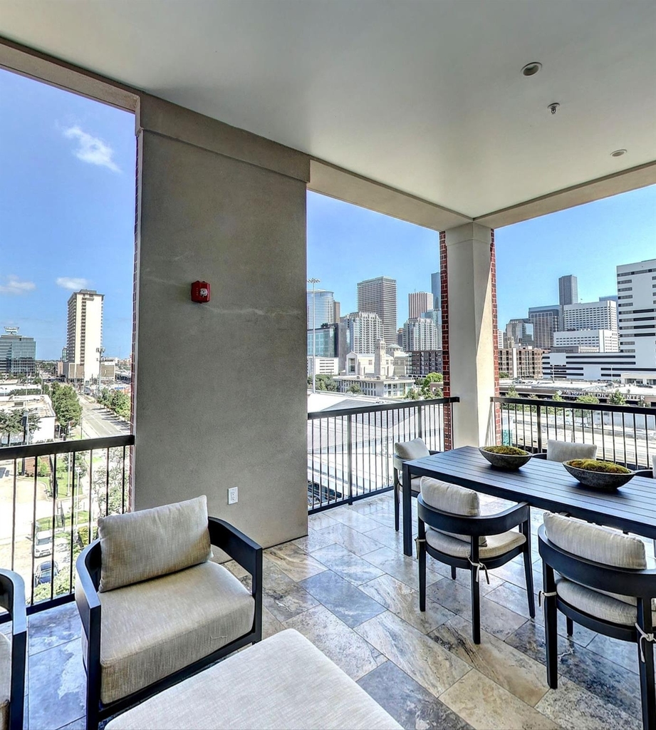 2111 Austin Street - Photo 9