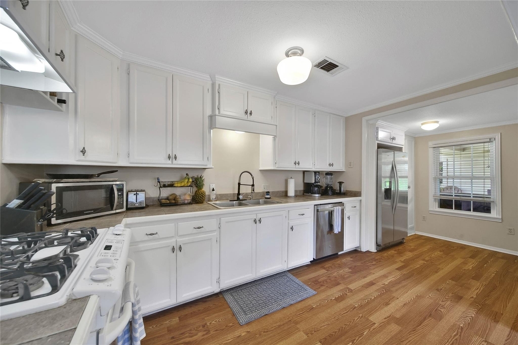 1607 Libbey Drive - Photo 4