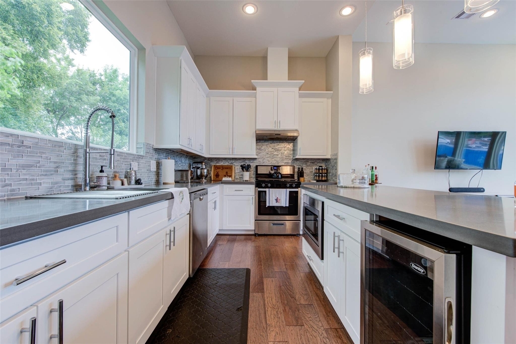 6009 Gardendale Drive - Photo 4