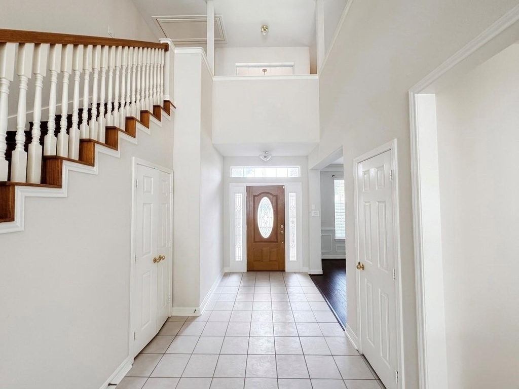 3002 Flintwood Drive - Photo 2