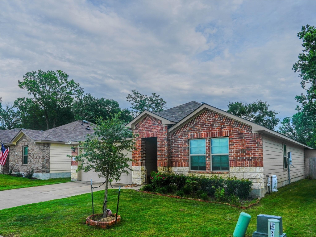 332 Pecos Drive - Photo 0
