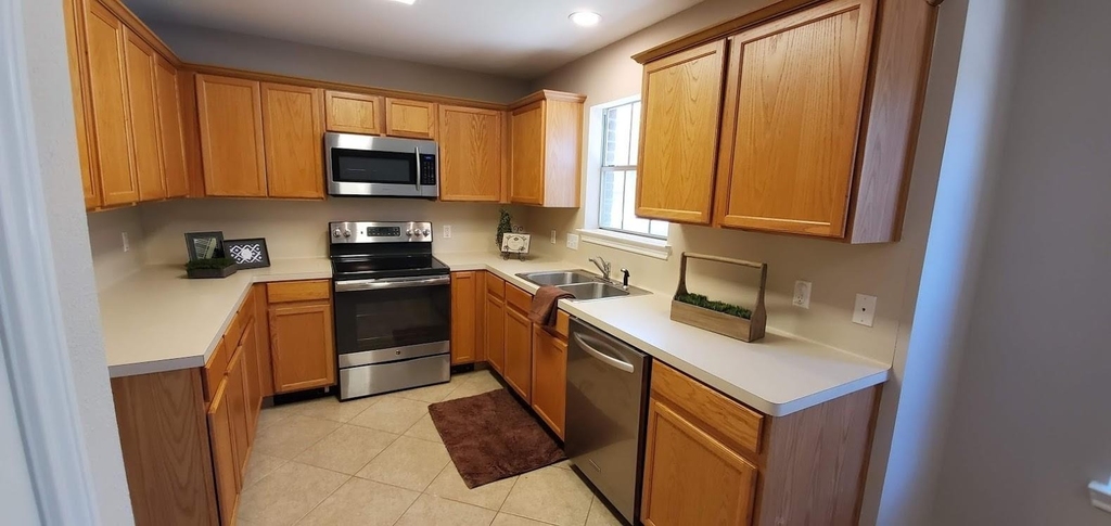 1207 Toby Lane - Photo 4