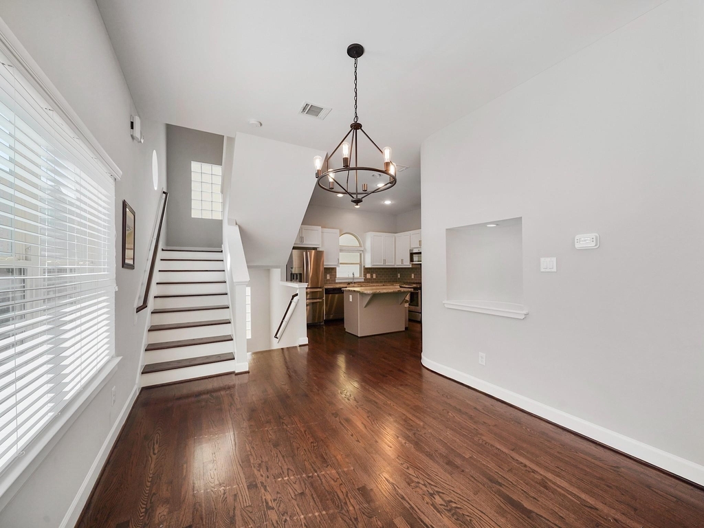 526 Westcross Street - Photo 8
