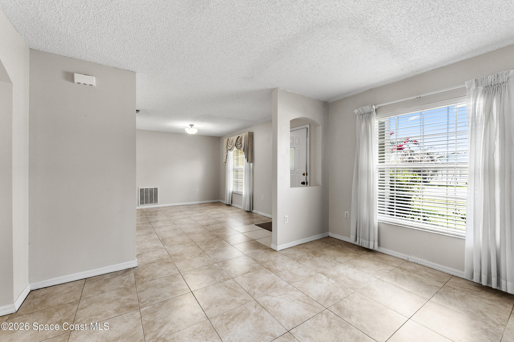 1324 Mandys Court - Photo 4