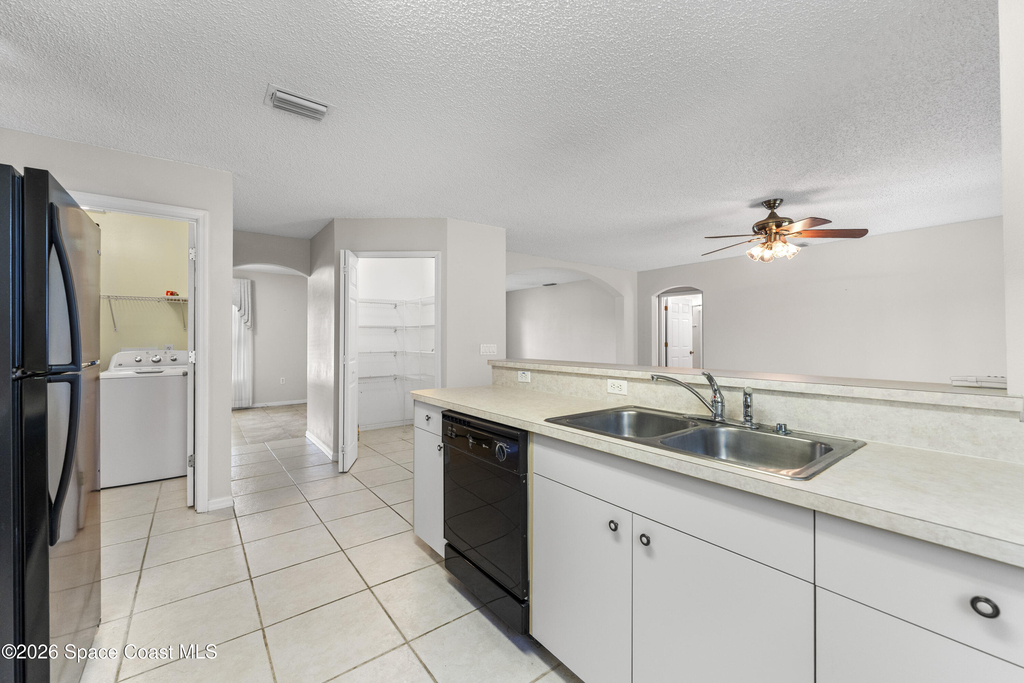 1324 Mandys Court - Photo 9
