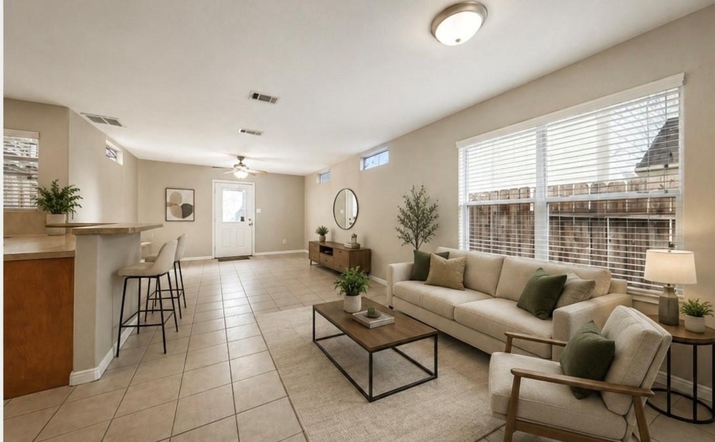 614 Foster Street - Photo 3