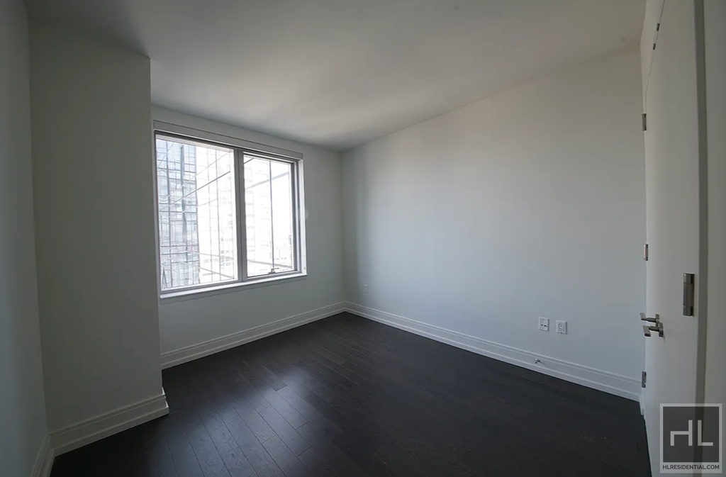 10th Avenue - Photo 0