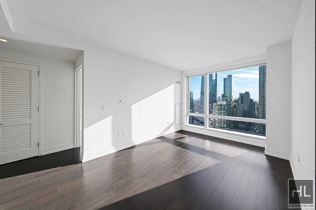10th Avenue - Photo 1