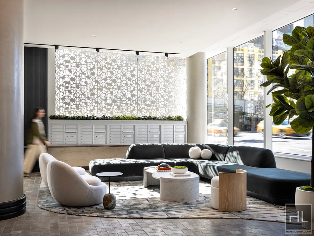10th Avenue - Photo 0