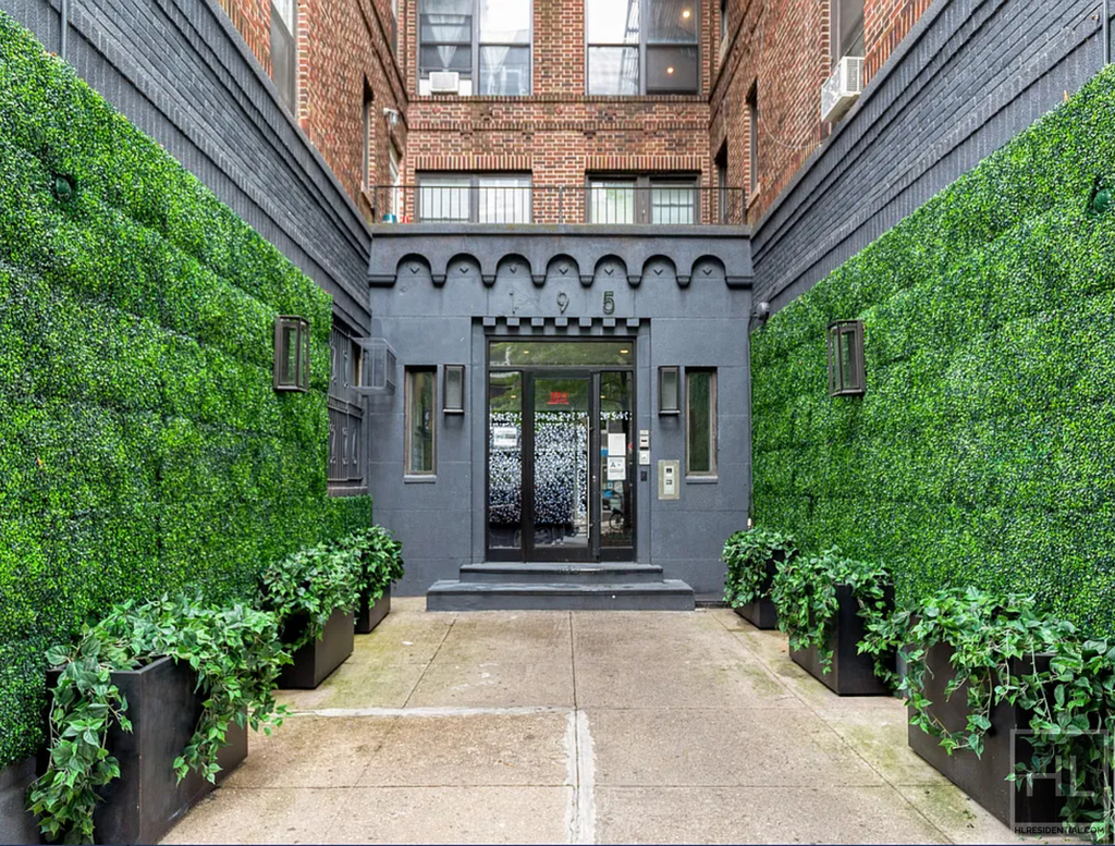 Stanton Street - Photo 0