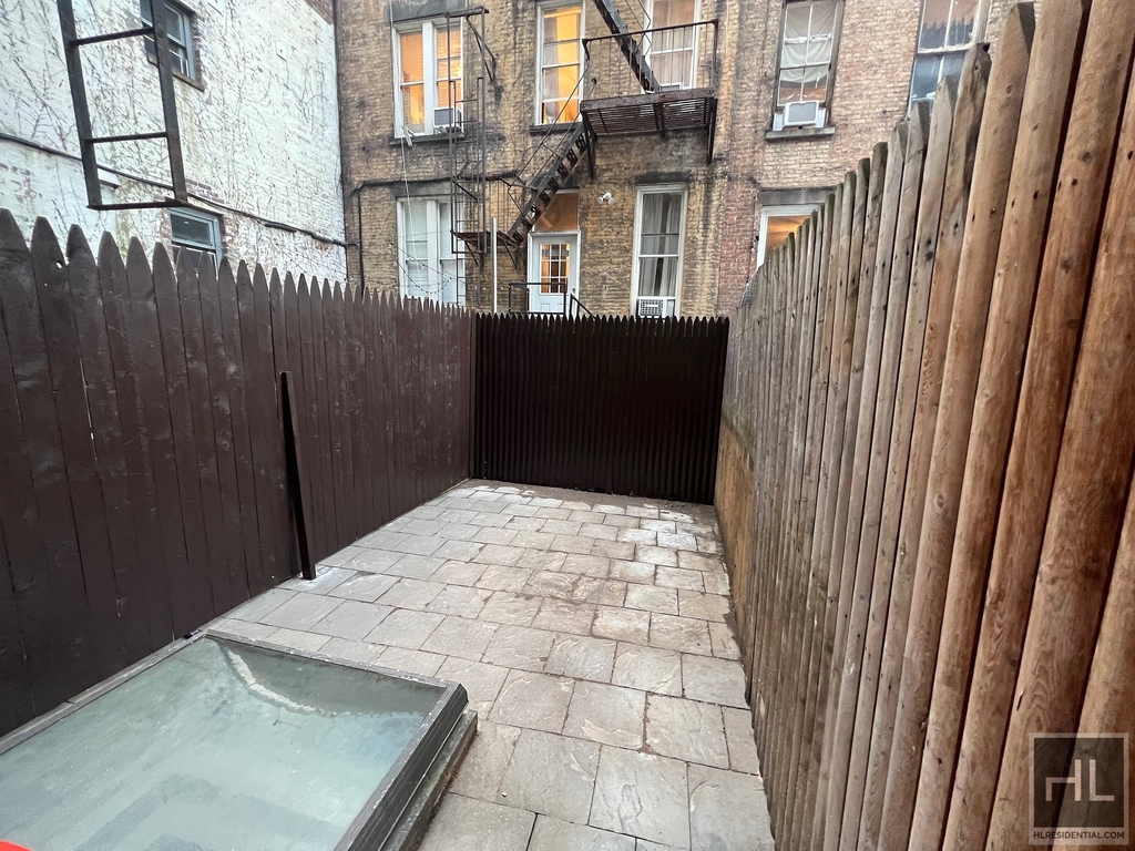 Leroy Street - Photo 5