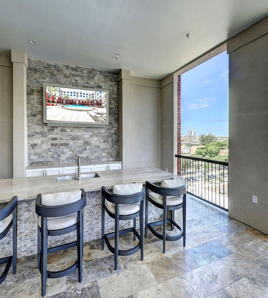 2111 Austin Street - Photo 8