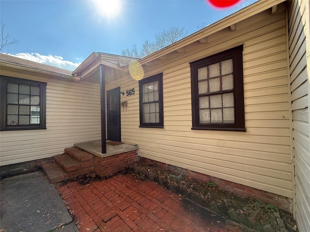 565 24th Street - Photo 1