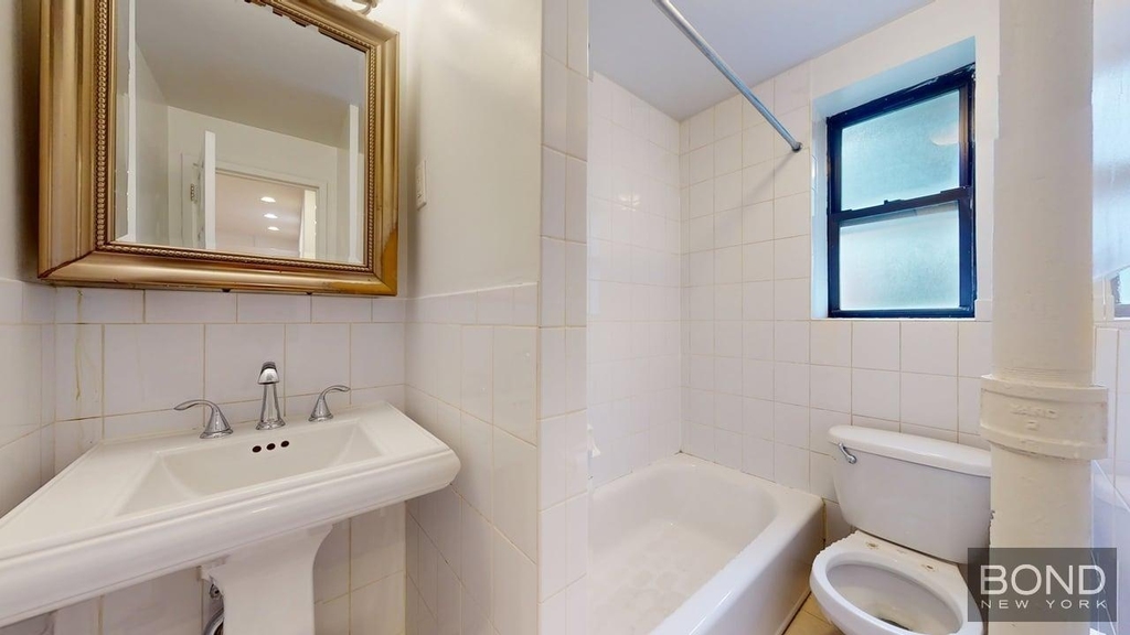 30 Charlton Street - Photo 3