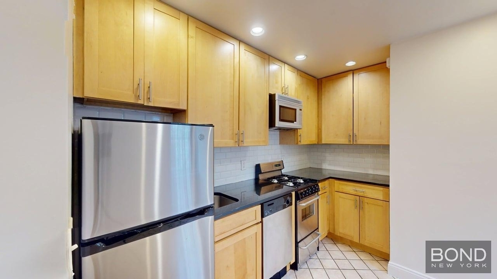 30 Charlton Street - Photo 8