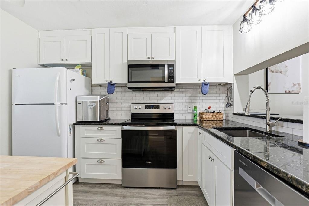 2424 W Tampa Bay Boulevard - Photo 3