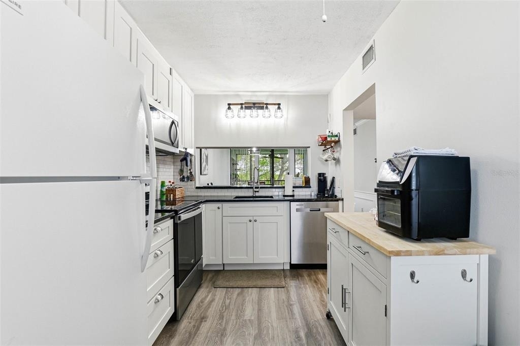 2424 W Tampa Bay Boulevard - Photo 6