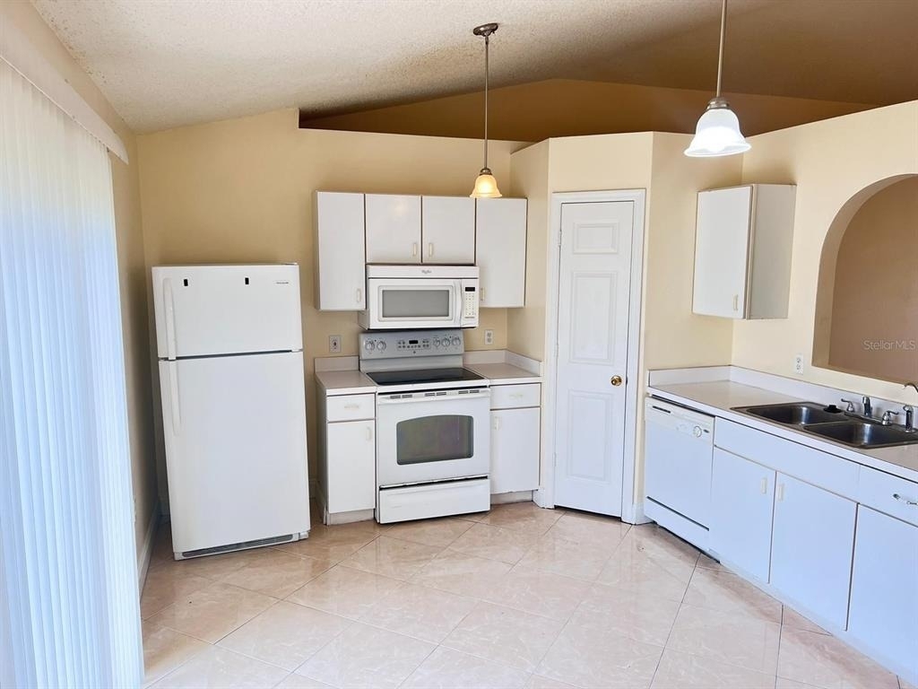 961 Derbyshire Drive - Photo 4