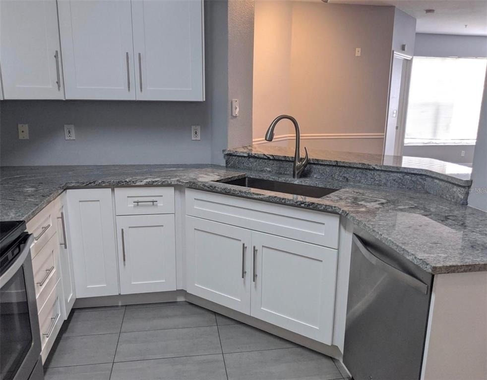 5530 Metrowest Boulevard - Photo 3