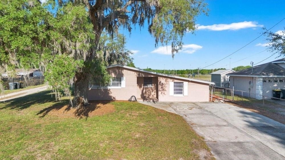 218 Dennis Avenue - Photo 1