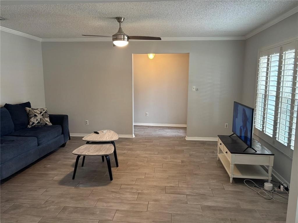 105 E Cottesmore Circle - Photo 2