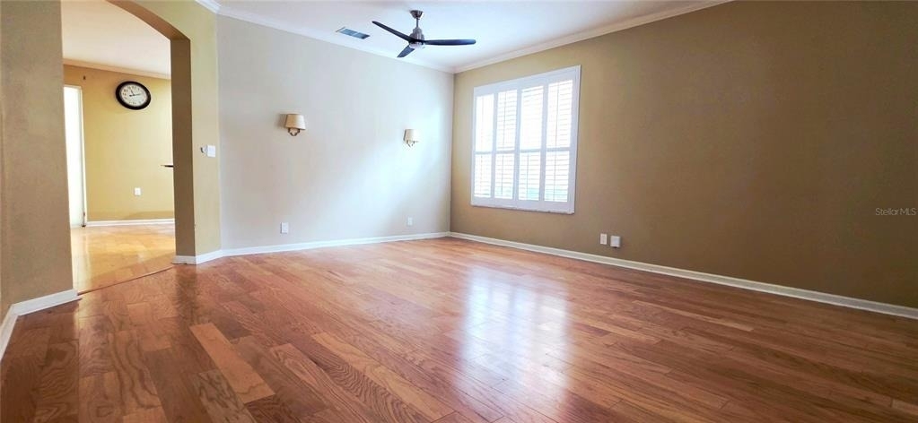 230 W Tarrington Drive - Photo 2