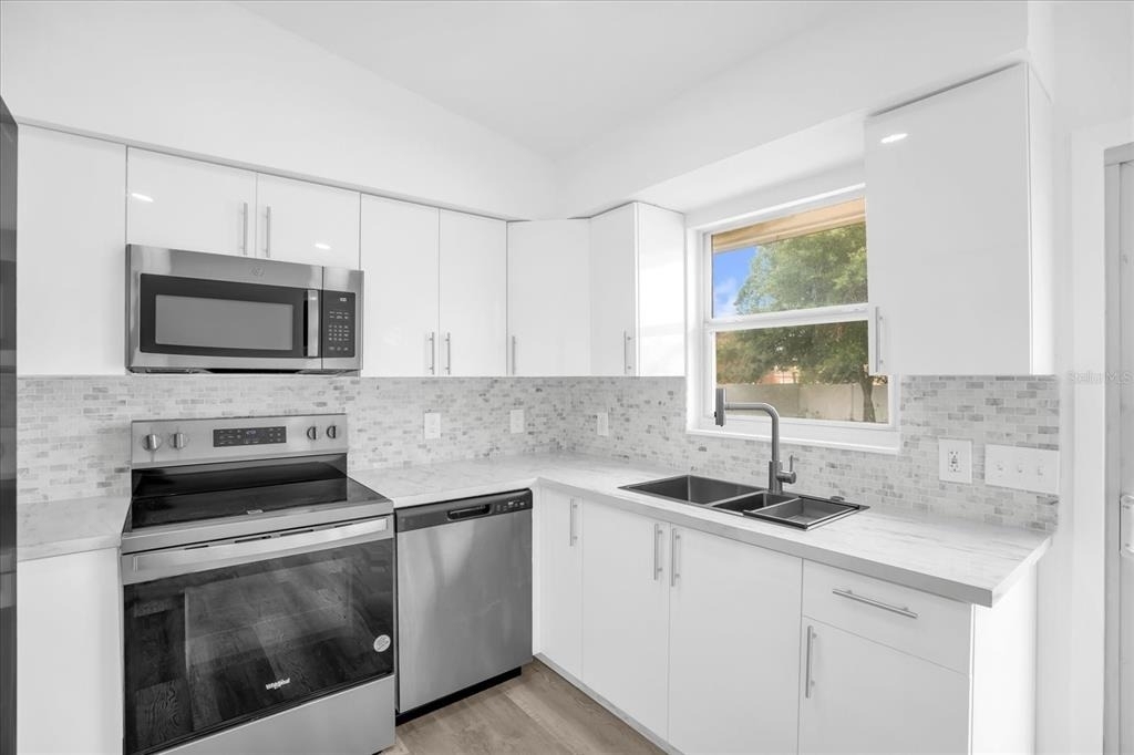 1730 Avenue C Ne - Photo 4