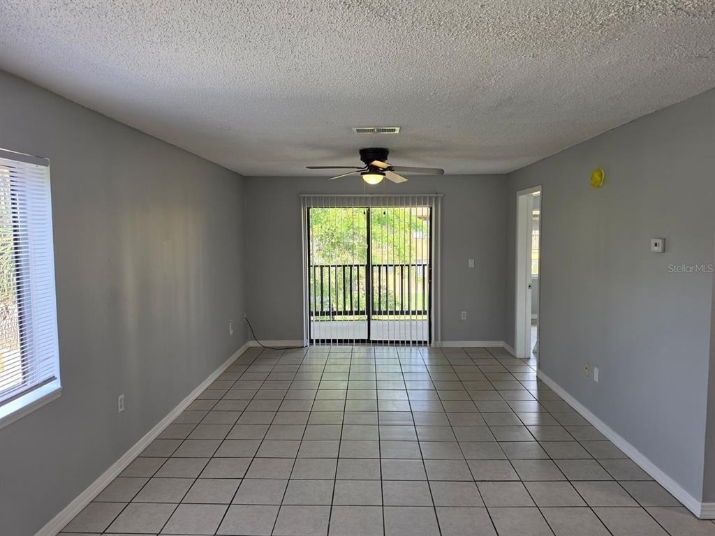 2526 S Oak Avenue - Photo 2