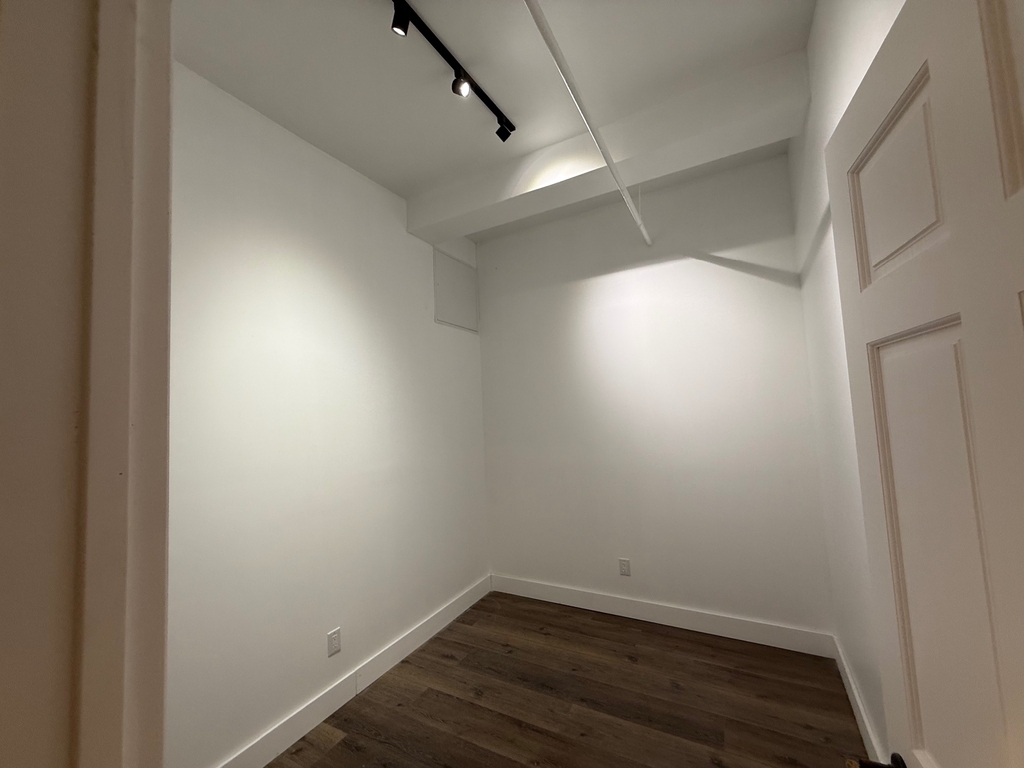 255 West 36th Street - Photo 7