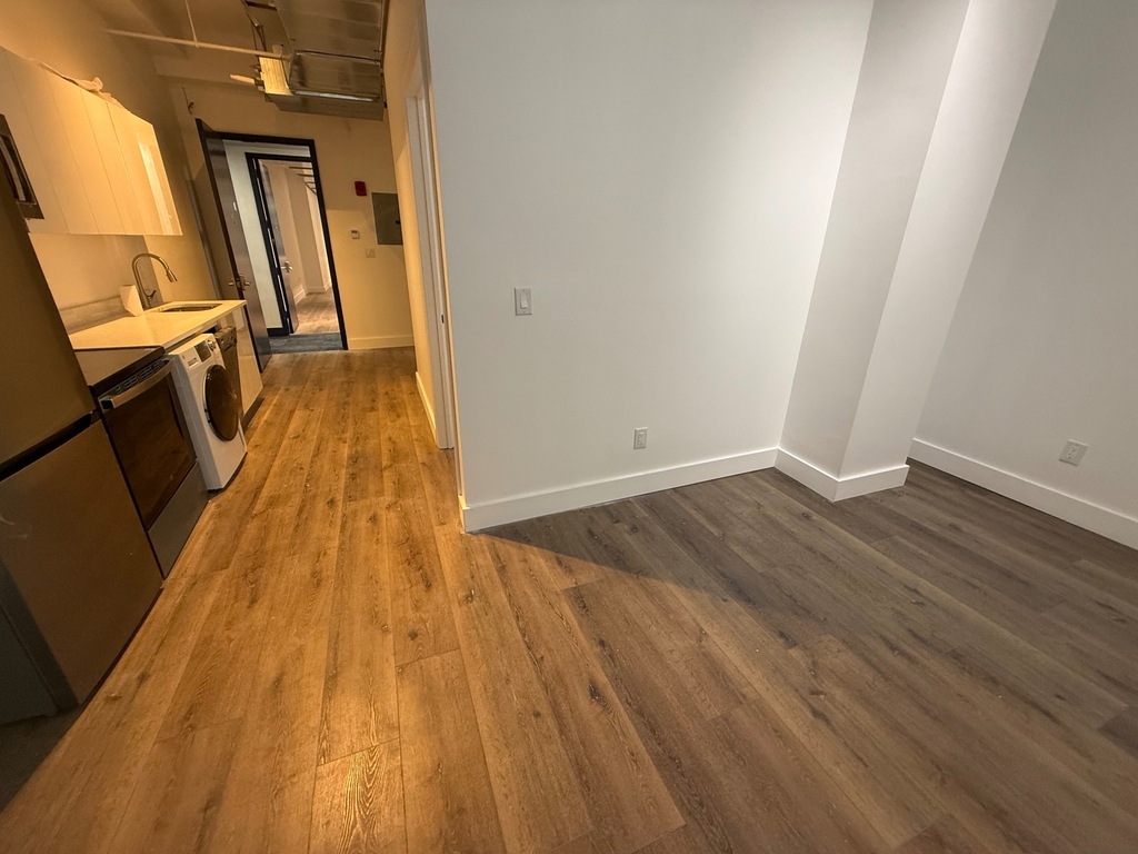 255 West 36th Street - Photo 6