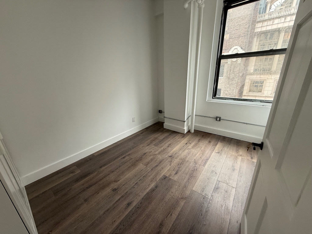 255 West 36th Street - Photo 4