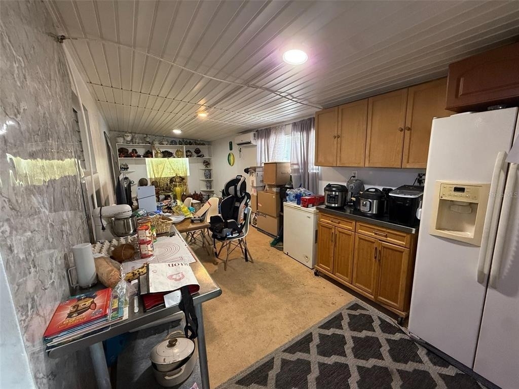 21234 Gladis Avenue - Photo 2