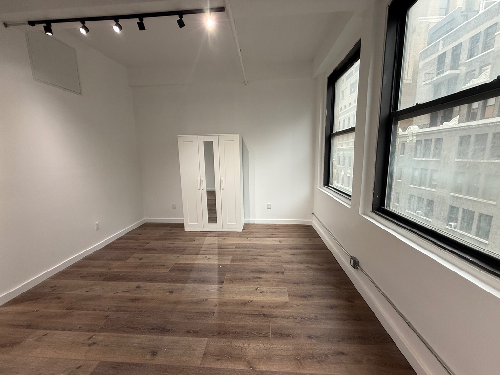 255 West 36th Street - Photo 2