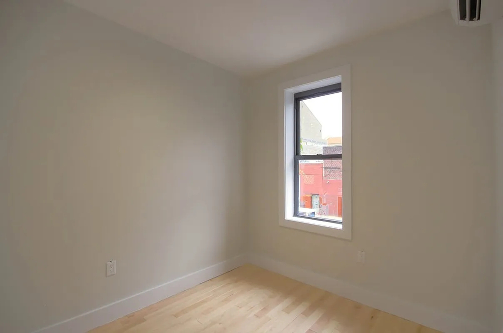 867 Metropolitan Avenue - Photo 5