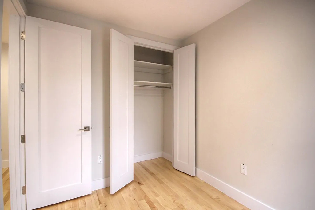 867 Metropolitan Avenue - Photo 6