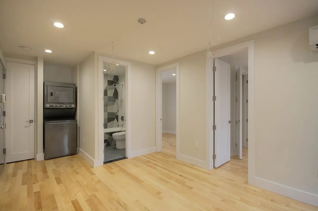 867 Metropolitan Avenue - Photo 7