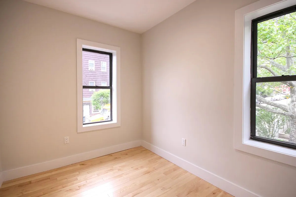 867 Metropolitan Avenue - Photo 4