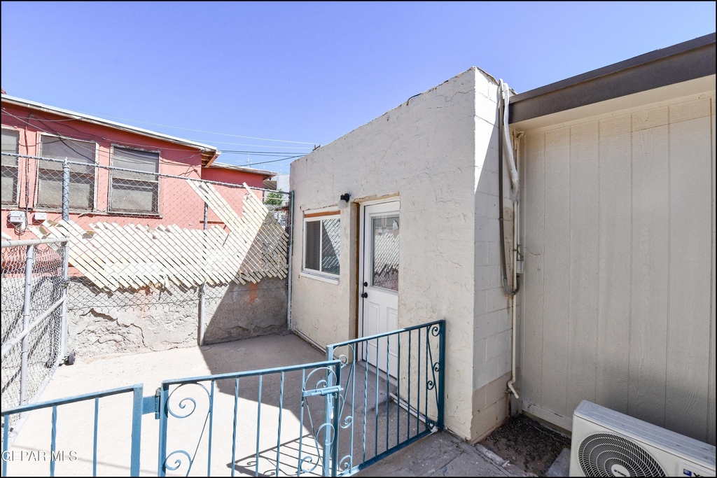 1212 N Laurel Street - Photo 0