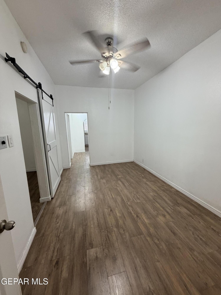 2221 Bassett Avenue - Photo 10