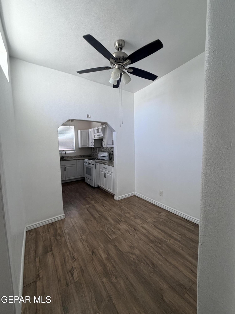 2221 Bassett Avenue - Photo 6