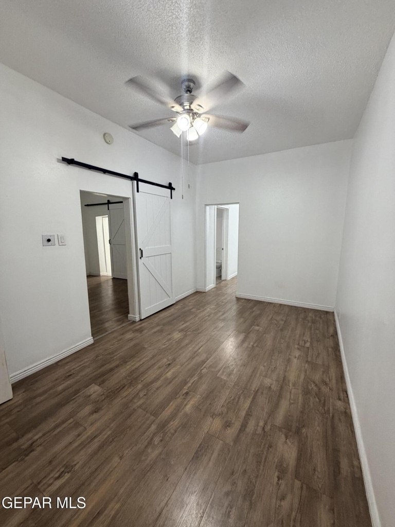 2221 Bassett Avenue - Photo 3